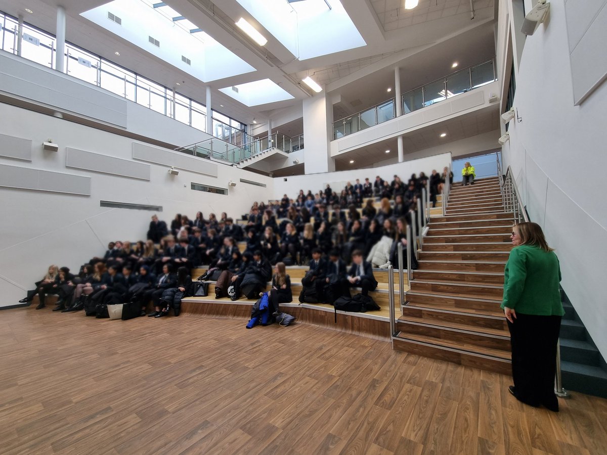 mannix_mr's tweet photo. Thank you to Anna from @CCCOxfordAccess for delivering an amazing and inspirational talk to a group of Year 10-12 students about applying for the University of Oxford.
#careersweek
@NChadCareers @NorthChadderton @NCS_SixthForm https://t.co/HkYBJdc709