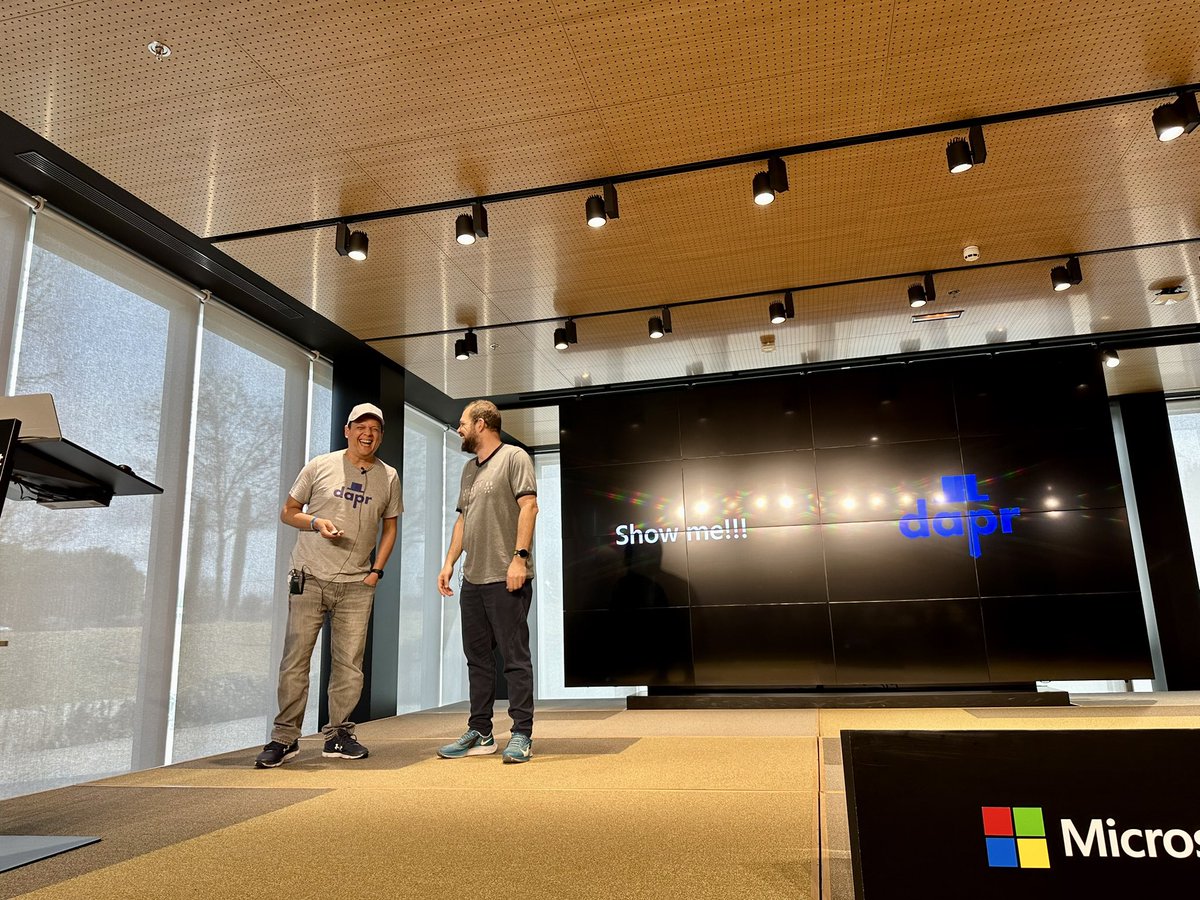 0GiS0's tweet image. Vaya dos se han juntado para el evento Azure Open Source Day hoy en la ofi @cmendibl3 @adiazcan #dapr #AzureOpenSourceDay