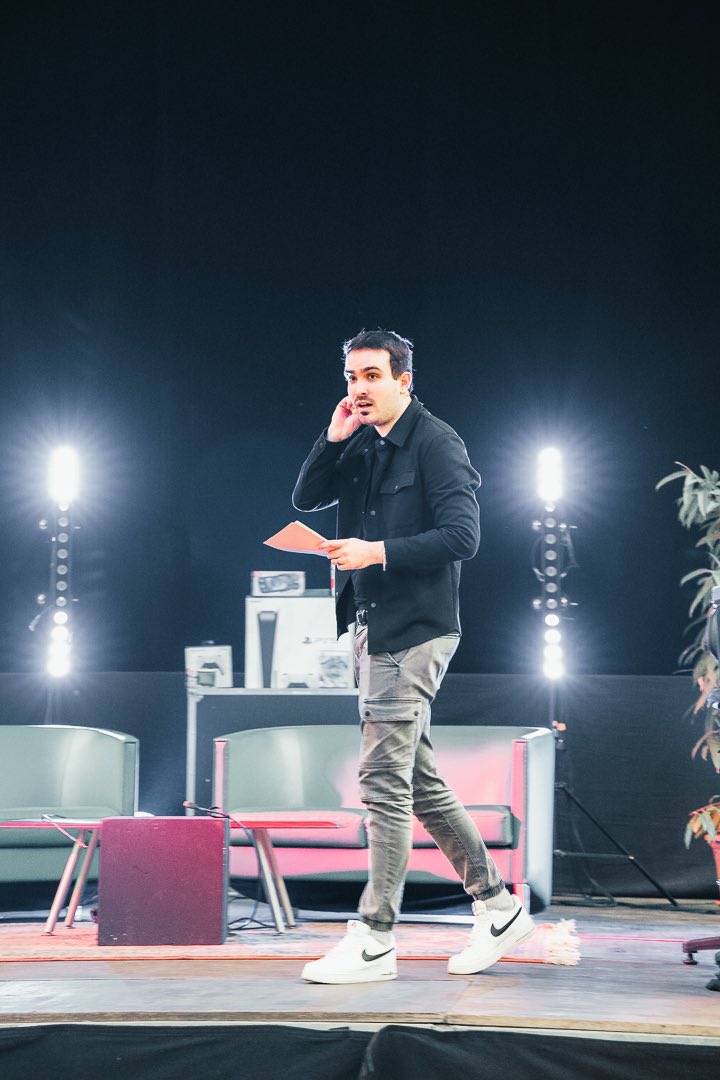 Pandore_esport's tweet photo. 10. Merci à @HomynoBenji sans qui ce #HGD23 n’aurait pas eu la même saveur ! Tu as su apporter ta touche d’animations et de commentaires pour faire vivre au mieux l’événement ! https://t.co/OIkgUsThp9
