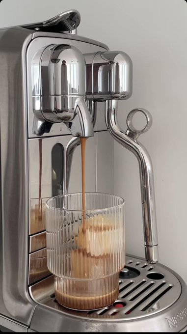 Allina_Barbari's tweet photo. making coffee first thing in the morning https://t.co/6vYgQJnaU8