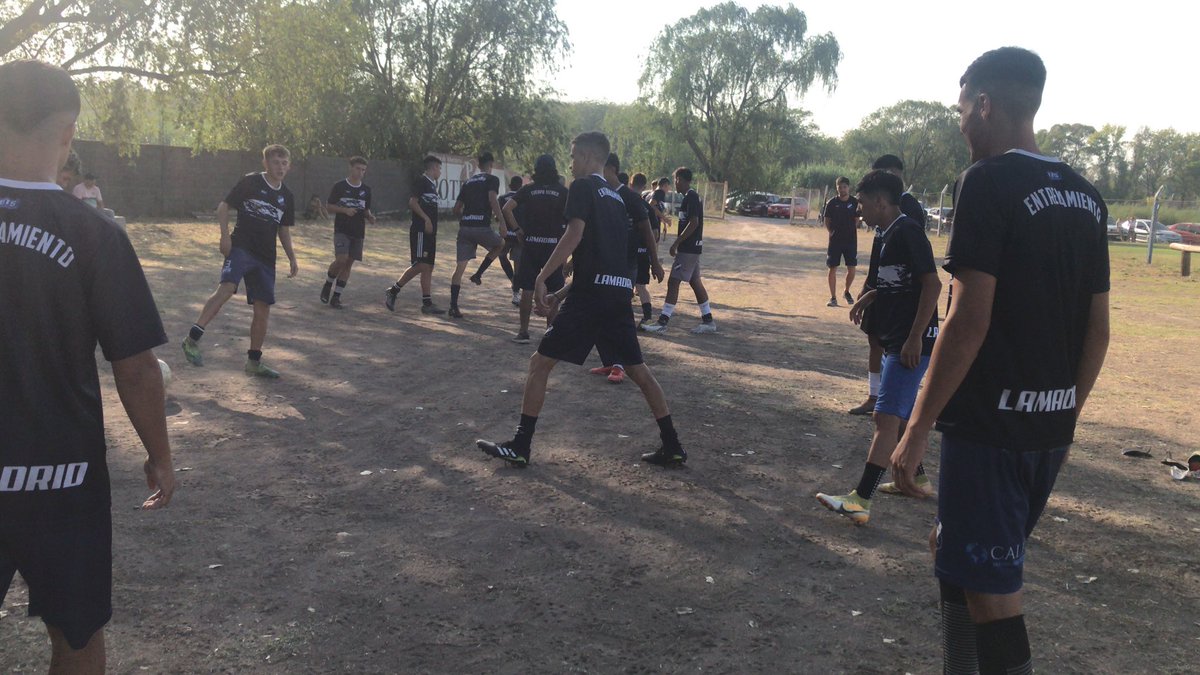 Buen miércoles para todxs y feliz día para ellas 👏🏻👏🏻👏🏻… nosotros ya arrancando el amistoso vs <a href="/SpItaliano/">Club Sportivo Italiano</a> … entrada en calor de 4ta y 6ta !!! #VAMOSLOSPIBES #elfuturoeshoy #dalelama