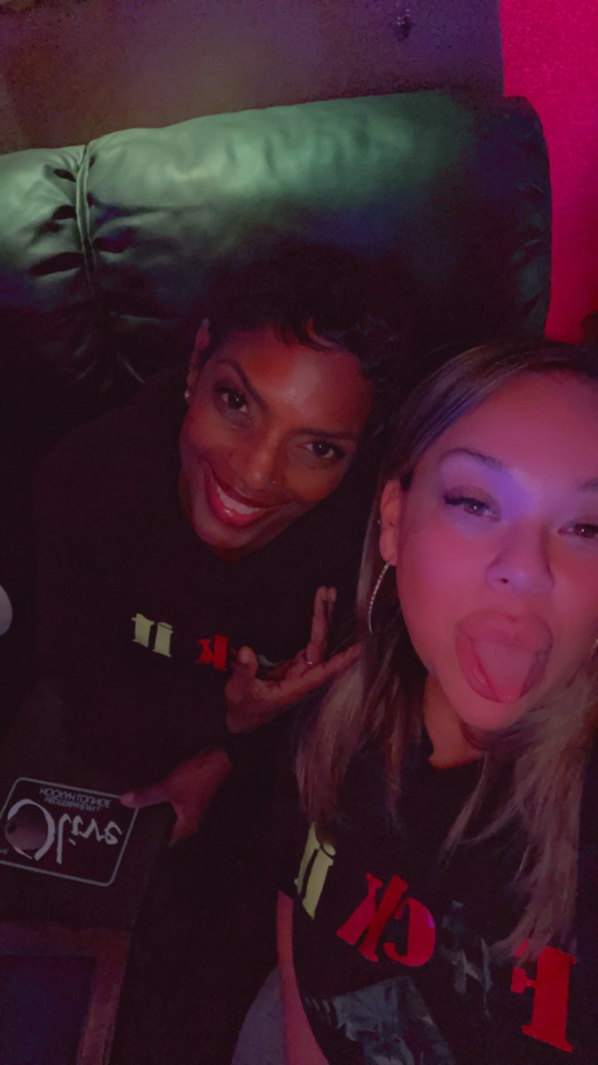 badpoptart77's tweet photo. Vegas don’t owe me a thaaaang. #vegas #sincity #ChampionsLeague #WomensDay #FRIENDS4EVER #girlstrip #BeautifulWomen #trip #fyp #usher #methodman #fightnight #weekendshenanigans https://t.co/v5VmNEaoCs