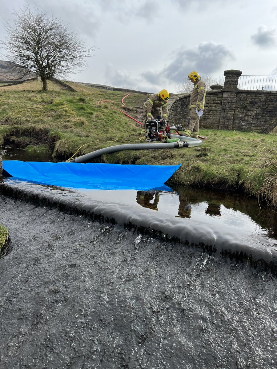 🚒 Glossop Blue Watch completed practical pump training this morning, Development FF Mears completed his Phase 2 development light portable pump &amp; associated equipment assessment, really good practical demonstration, Q&amp;A and fault finding👌🏽<a href="/DerbyshireFRS/">Derbyshire Fire & Rescue Service</a> <a href="/IanSnodgrass21/">Ian Snodgrass</a>
