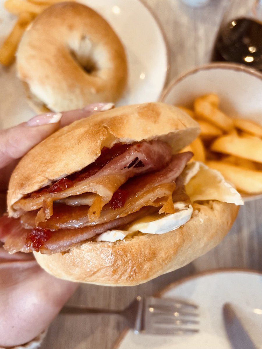 Treat your mum to a bagel this Mother’s Day .. we still have lunch time and brunch time availability ❤️