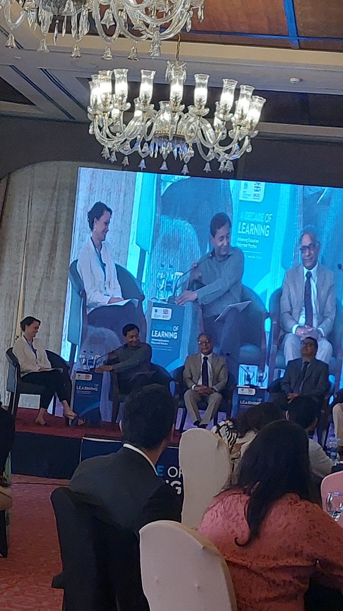 BaelaJamil's tweet photo. #DrEhtashamAnwar speaking spiritedly at #ADecadeofLearning closing session titled #DataDecisionsAndPolitics -All that matters #NoElectionduties #Teachers4Teaching only #ACharterforEducation essential #VoiceofTeachersandStudents in #DesignofLearning essential @SchoolEduPunjab! https://t.co/PKroN5NEnF