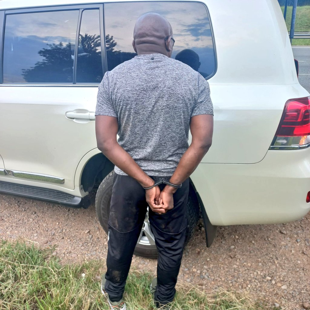 JoburgMPD's tweet photo. Working on a tracking signal  received of a Toyota stolen in Sandton. #JMPD K9 officers proceeded to Nelmapuis offramp towards Pretoria in search of a stolen vehicle. Officers recovered the vehicle fitted with false reg &amp; arrested the suspect for Possession of a stolen vehicle. https://t.co/IXMKqlMmxe