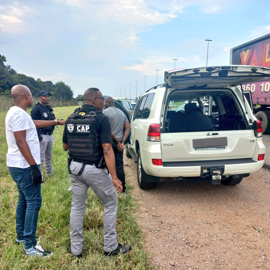JoburgMPD's tweet photo. Working on a tracking signal  received of a Toyota stolen in Sandton. #JMPD K9 officers proceeded to Nelmapuis offramp towards Pretoria in search of a stolen vehicle. Officers recovered the vehicle fitted with false reg &amp; arrested the suspect for Possession of a stolen vehicle. https://t.co/IXMKqlMmxe