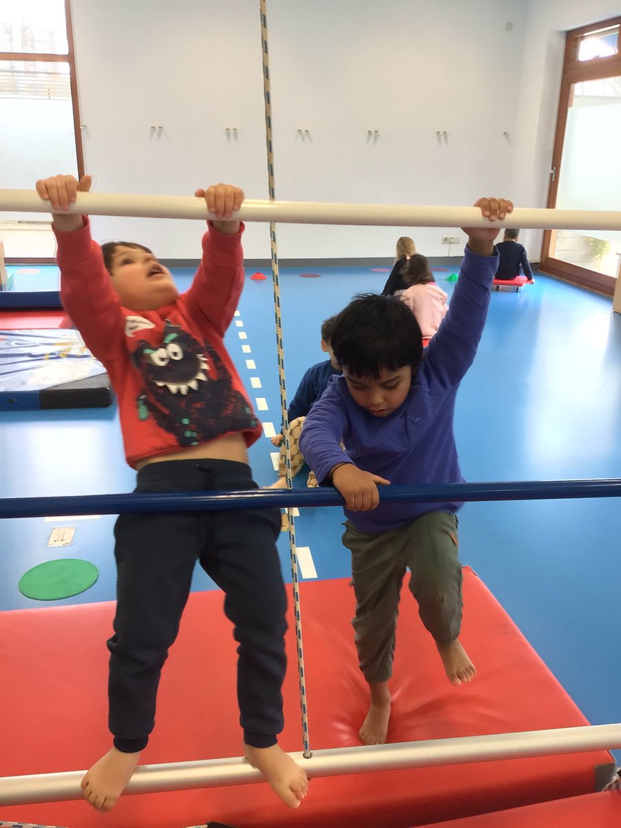 #JSVFoundation1 Enjoying opportunities to develop their confidence in climbing, jumping and balancing with expert guidance from <a href="/BSN_Sport/">BSN Sport</a> #JSVPE
