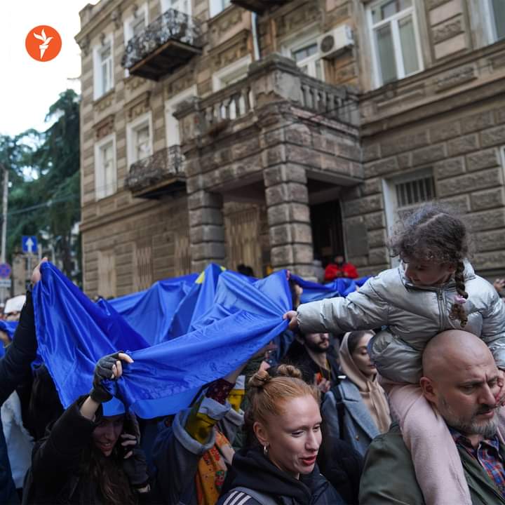 mimislotus's tweet photo. What’s happening in Georgia‼️‼️
-A THREAD.

‼️‼️PLEASE SPREAD ‼️‼️
#არარუსულკანონს
#NoToRussianLaw #Georgia #sakartvelo https://t.co/RkTfajjmGd