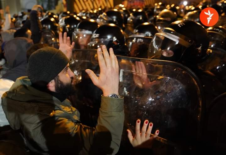 mimislotus's tweet photo. What’s happening in Georgia‼️‼️
-A THREAD.

‼️‼️PLEASE SPREAD ‼️‼️
#არარუსულკანონს
#NoToRussianLaw #Georgia #sakartvelo https://t.co/RkTfajjmGd