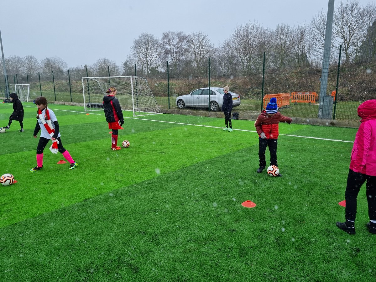 WillowsCE's tweet photo. Time to warm up!! Amazing perseverance from our girls this morning @StratfordTownFC for the #letgirlsplay event. Brilliant turnout in the adverse weather ⚽️🌨👍 https://t.co/riAZvwDLYX