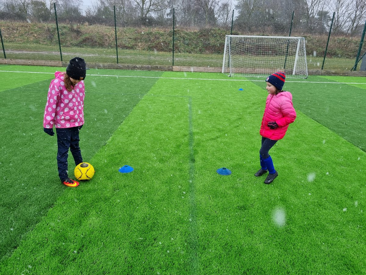 WillowsCE's tweet photo. Time to warm up!! Amazing perseverance from our girls this morning @StratfordTownFC for the #letgirlsplay event. Brilliant turnout in the adverse weather ⚽️🌨👍 https://t.co/riAZvwDLYX