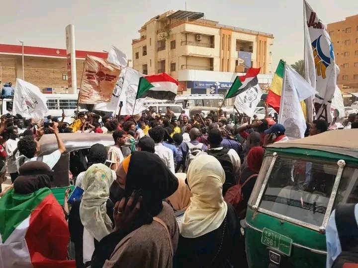 الأربعين الان ❤️
#مليونية_8_مارس
#تروس_الثورة
#الحرية_للمعتقلين
#لاتفاوض_لاشراكة_لامساومة