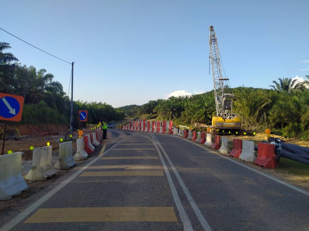 𝐍𝐎𝐓𝐈𝐒 𝐏𝐄𝐌𝐁𝐄𝐑𝐈𝐓𝐀𝐇𝐔𝐀𝐍 𝐋𝐄𝐍𝐂𝐎𝐍𝐆𝐀𝐍 𝐉𝐀𝐋𝐀𝐍 𝐒𝐄𝐂𝐀𝐑𝐀 𝐏𝐄𝐍𝐔𝐇

Landmark: 1.5km sebelum Simpang Felda Tersang ( Dari Raub)
<a href="/JKRPAHANG/">JKR PAHANG</a>