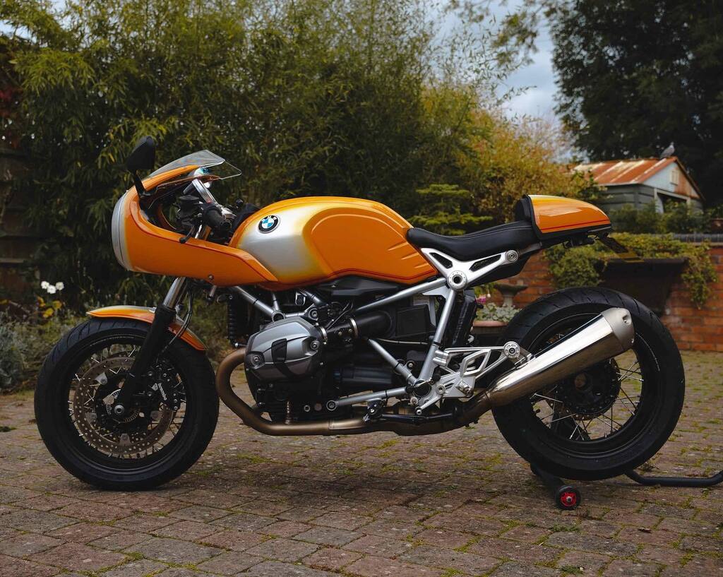 asecustommc's tweet photo. Here’s a bit of sunshine on a gloomy UK day… check out this beautiful BMW R nine T racer S that we have worked our magic on. 

This is a one-off paint scheme in the iconic Daytona orange over silver colour-way, paying homage to the BMW R90s of the 19… https://t.co/NE6YnLaSBG https://t.co/GxGlcTH3CK