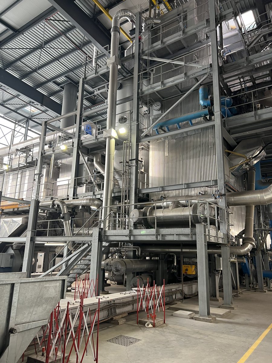 Visite de la chaufferie #biomasse de <a href="/dalkia/">Dalkia</a> a #Lyon #Gerland dans le cadre des rencontres des adhérents de <a href="/AssoCLE7/">CLE7</a>. Une chaufferie construite en 2018 et qui est la plus importante de France.