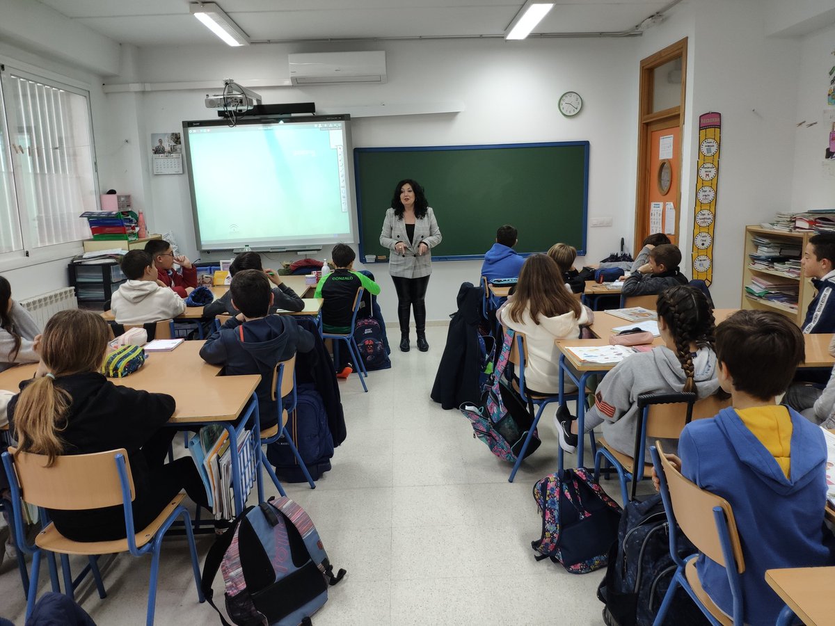 Desde @VuelaGuadalinfo <a href="/AytoBormujos/">Ayto. de Bormujos</a>  Realizamos una labor de acompañamiento y educación de manera transversal en el uso responsable de Internet con  <a href="/cyra68/">Cyra de la Cruz</a> <a href="/fegarc/">Fernando G.Cumbreras</a> @guadasanlucarm <a href="/CGGerena/">Guadalinfo Gerena</a> #CiberseguridadBormujos último día.