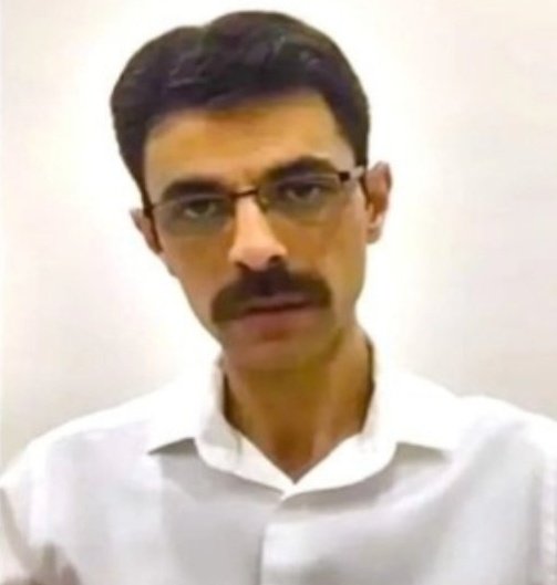 #eyüpakbulut göreve iade edilmiş.Çok sevindim.

Bu fotoğrafa iyi bakın. 
Hâk yolunda korkmadan yürüyenler, korkup sessiz kalmayı seçenler.Hepiniz iyi bakın. 

Ben biliyorum ki, Eyüp Savcının niyeti burdaki mizan değildi. HAKK'ka vereceği hesaptı. 

Herkes kendi hesabını düşünsün!