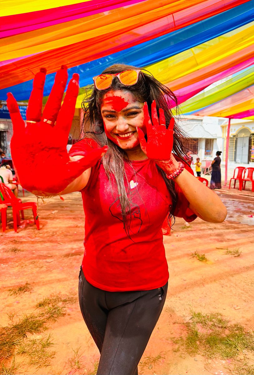 sayantani8's tweet photo. बुरा ना मानो होली है……
Happy holi !!!❤️🖤💚💛💛💙
Captured by @majhi_sachin sachin
#yesterdaystory https://t.co/EduOymFwZm