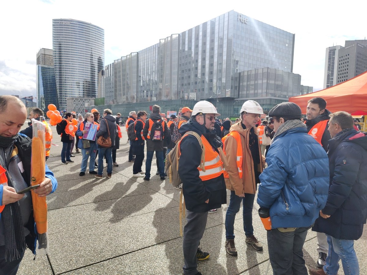 CFDT_UNITEP's tweet photo. Ce  #8mars continuons la lutte contre ce projet injuste creusant encore plus les inégalités H/F.
#Dteam #Unitep @FCE_CFDT https://t.co/OU1xyFfrAl