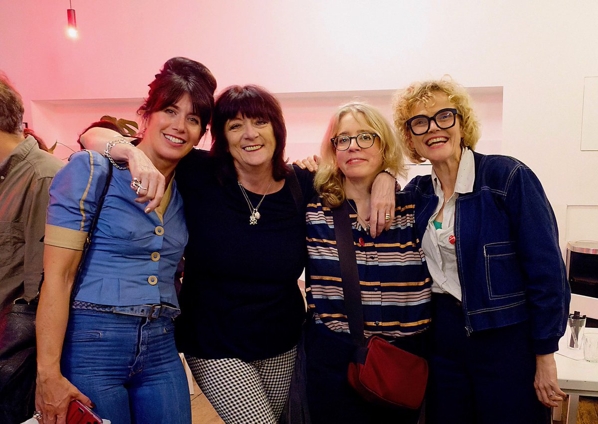 Happy International Womens Day!! This pic of being in the presence of such amazing women always fills me with joy. @CatzCaroline @MPeakeOfficial @_CarolMorley #InternationalWomensDay