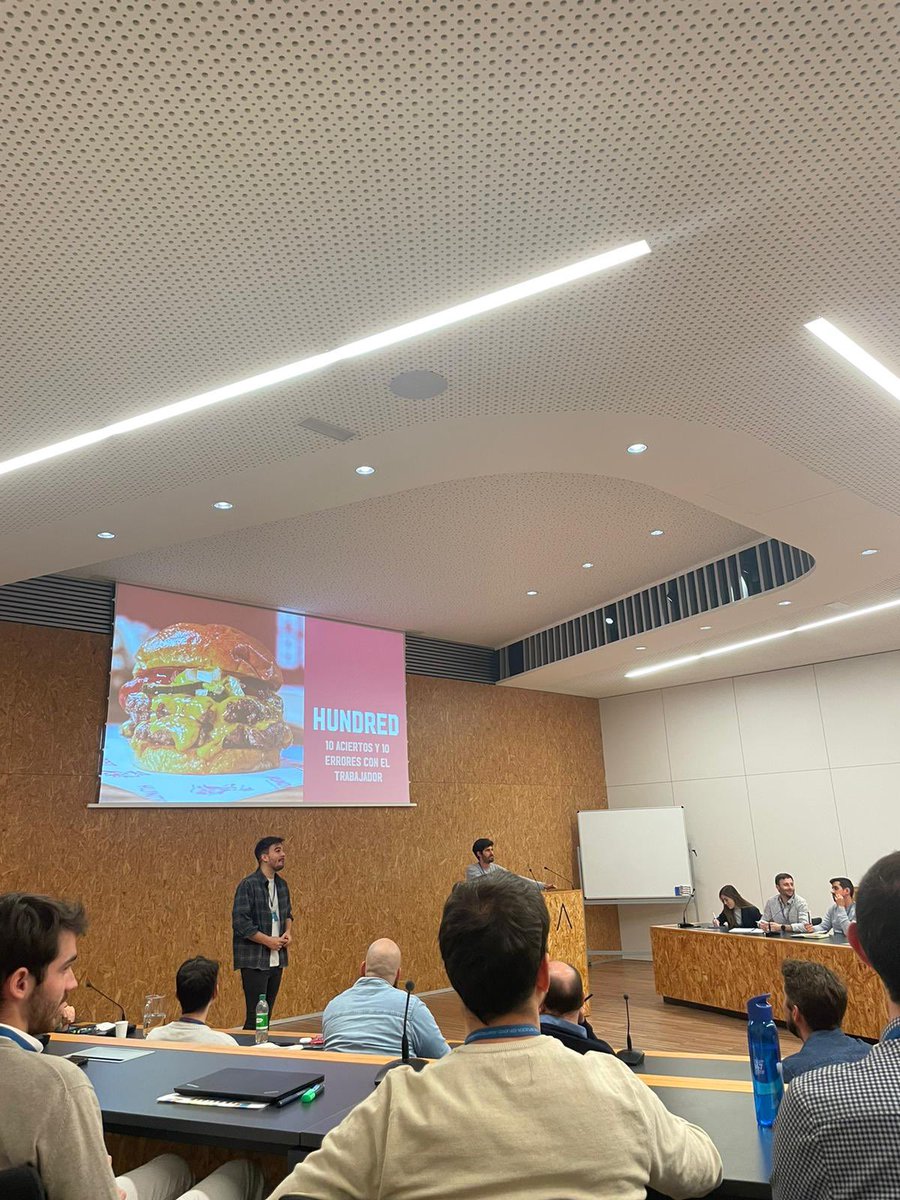 inesredon's tweet photo. Alex González, fundador de Hundred Burgers ha venido a @lanzaderaes a compartir 10 aciertos y 10 errores con el trabajador 🙌🏻
@marina_empresas 💙 https://t.co/OJ54GVH8vw