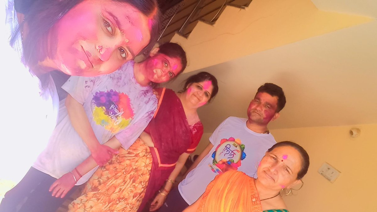 upcopumesh's tweet photo. शादी के बाद पहली #ससुराल की #होली 😃☺️ 

@shanujaiswal0 https://t.co/5TWrOyTSY8