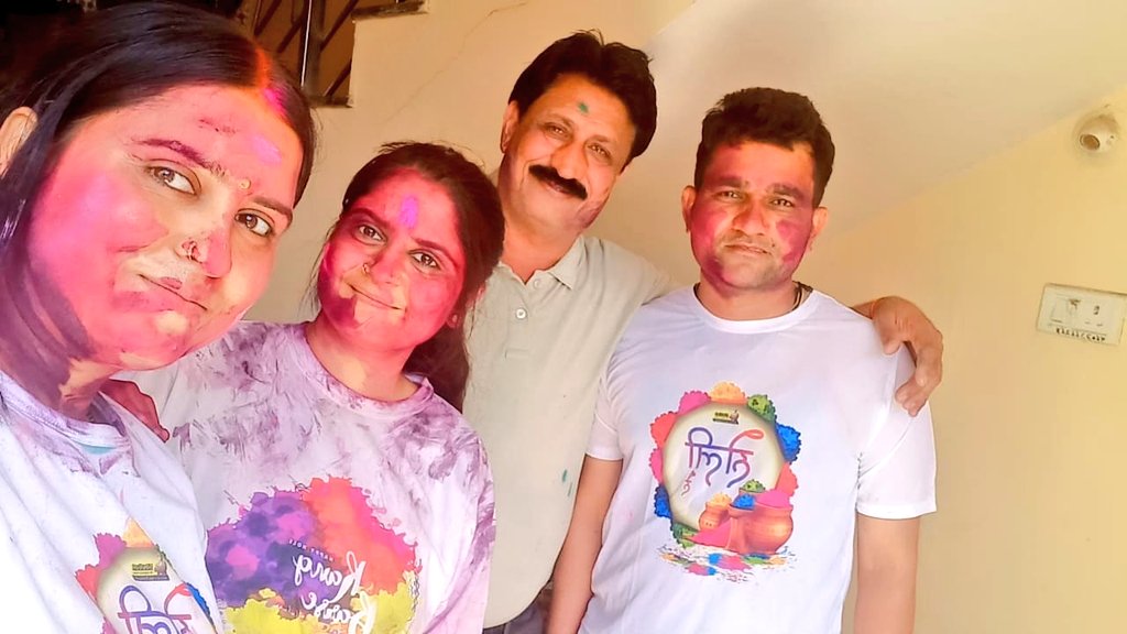 upcopumesh's tweet photo. शादी के बाद पहली #ससुराल की #होली 😃☺️ 

@shanujaiswal0 https://t.co/5TWrOyTSY8