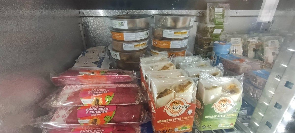 RT CastlelandBarry "Our warm space is now open, and #foodshare will be open at 2pm. Just come along, bring a bag, and help yourself to a free coffee / tea whilst you wait. Everyone is welcome. Also lots of free Dog food thanks to Debi at @petsfoodban… "