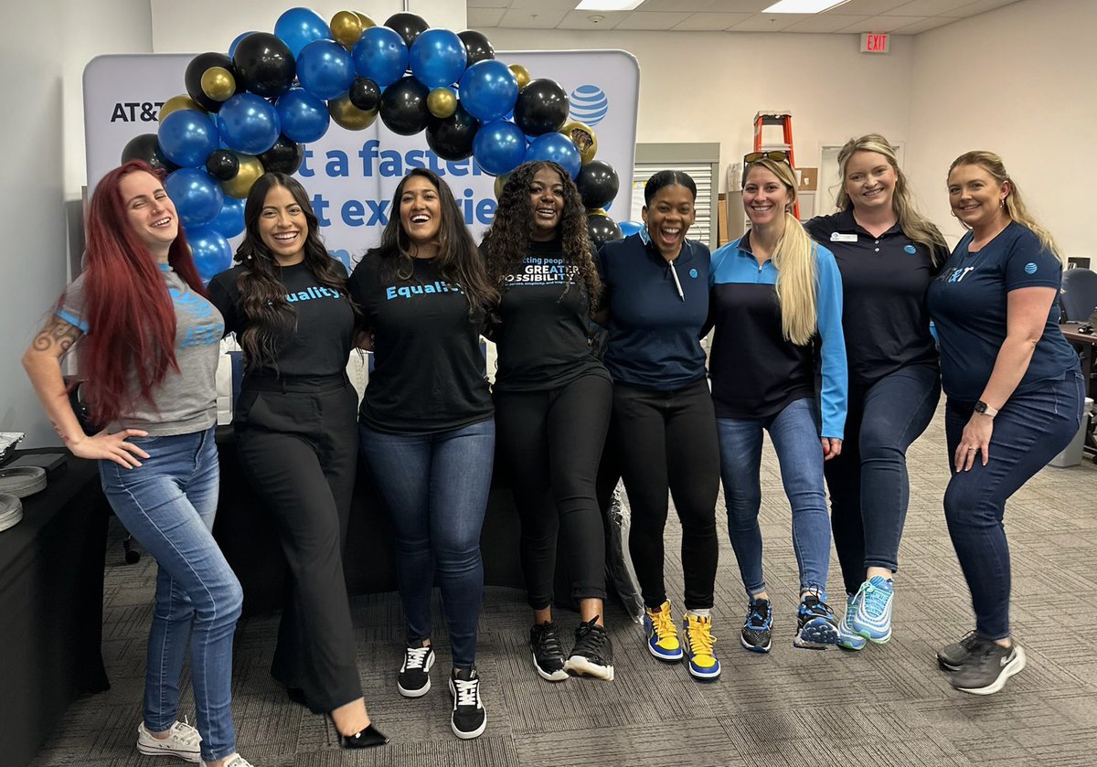 preciouszmoment's tweet photo. Happy International Women’s Day to my Favorite Ladies 🖤🥷🏾💙 “Behind every great woman... is another great woman.” ― Kate Hodges. Y’all get me 🥰👑#InternationalWomensDay #OneFLA #EAW23 https://t.co/rYCTaFdxv9