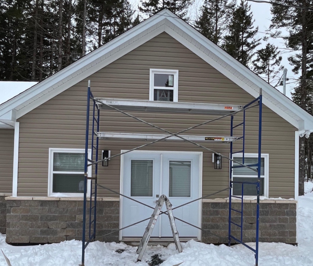 GarberConstruct's tweet image. Remember the gym/workshop we built last year? Finished it off with some stone work. Then the customer wanted a window installed in the attic. We think it looks pretty good! #garberconstruction #halifax #webuildthings