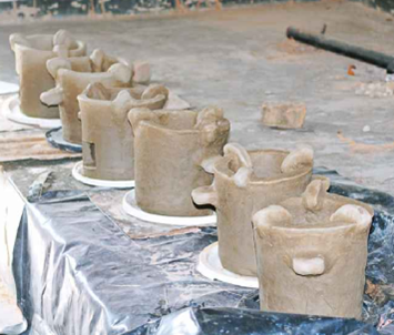 nutriactionzim's tweet photo. Better known as tsotso stove, this technology is heat efficient and the clay stove uses a few twigs to feed the whole family. The stove keeps heat and allows women to serve their families and children properly prepared hot meals.
#PromotingGoodNutrition https://t.co/ioxmabKQzy