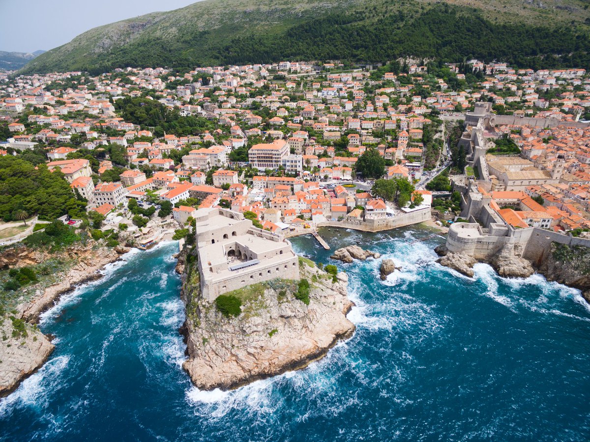 TIME TO CAST THIS!!!!

I've done this contract last year as "just" an actor and it was LUSH. Basically doubles as a holiday in Dubrovnik.

Please RT far and wide!
Email filip@honey-tongued.co.uk with your CV if you're interested!
