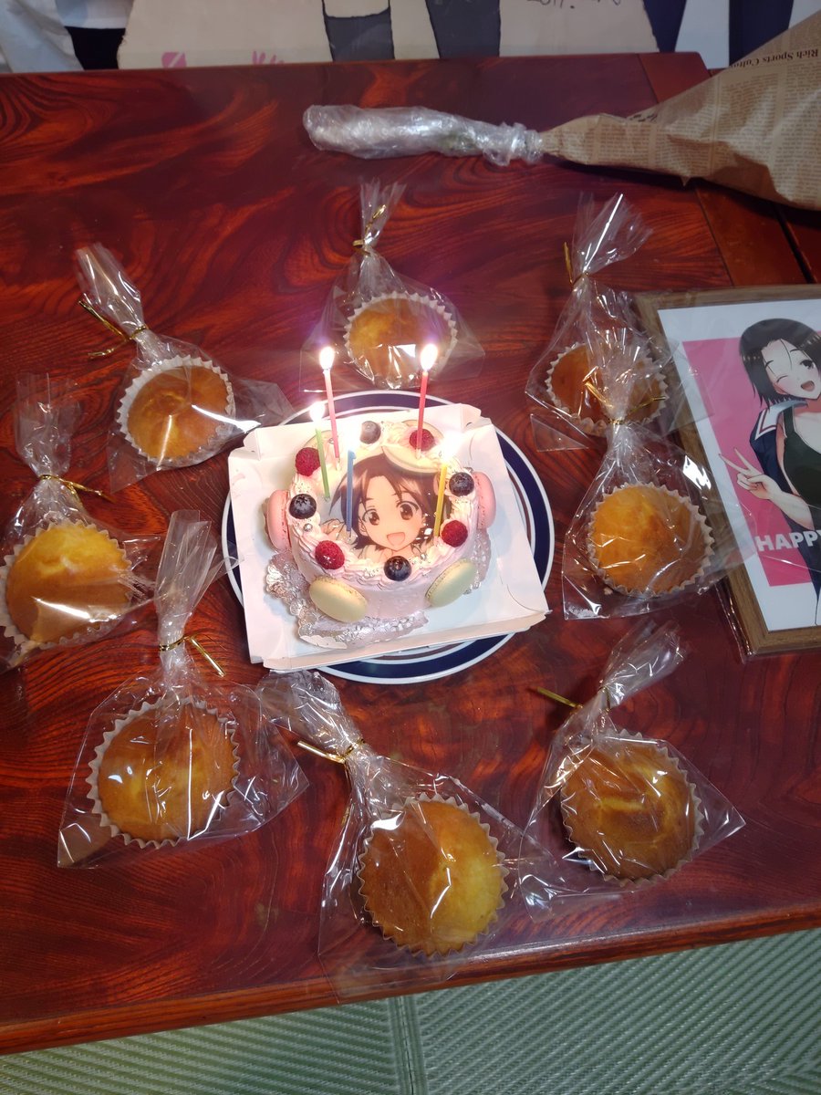 澤梓 「ケーキ～!パセリはなかったw 」|良詠のイラスト