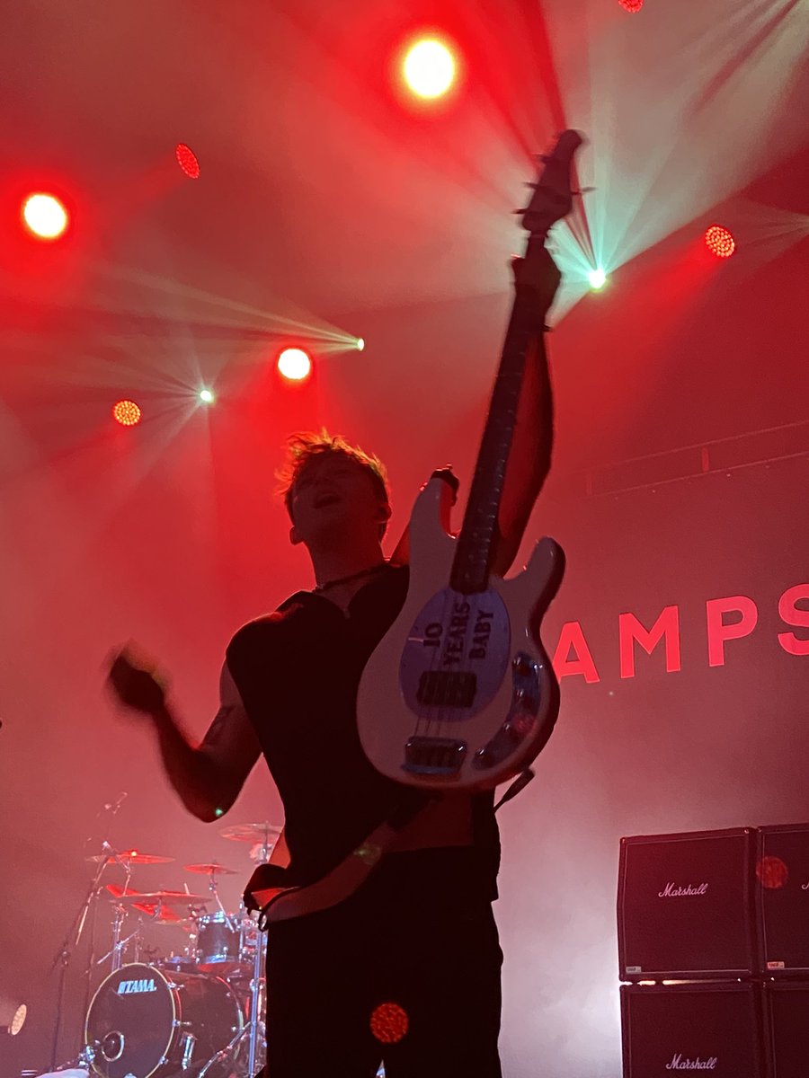 natashagc_'s tweet photo. @TheVampsCon the best day of my life was when u were right before my eyes💭💭 https://t.co/g8RAd1C3N5