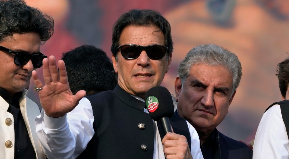 AJEnglish's tweet photo. Pakistan's Lahore banned public gatherings of more than four people for seven days, hours before former PM Khan was scheduled to address an election rally https://t.co/PGfp1s0hu1 https://t.co/Ry3HmpOicD