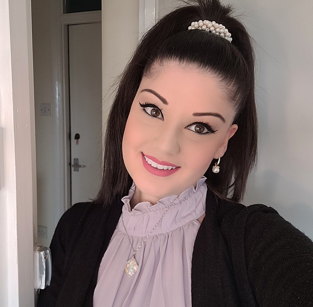 UoB_Doctoral's tweet image. Hi, I&apos;m Katrina, a part-time PhD student in @EngLit_UoB. I work at @unibirmingham too as a Research Support Officer in the Medical School alongside my studies 😊

I&apos;m up to lots of different things today, so will keep you all updated! 

You follow me here too: @jan_katrina