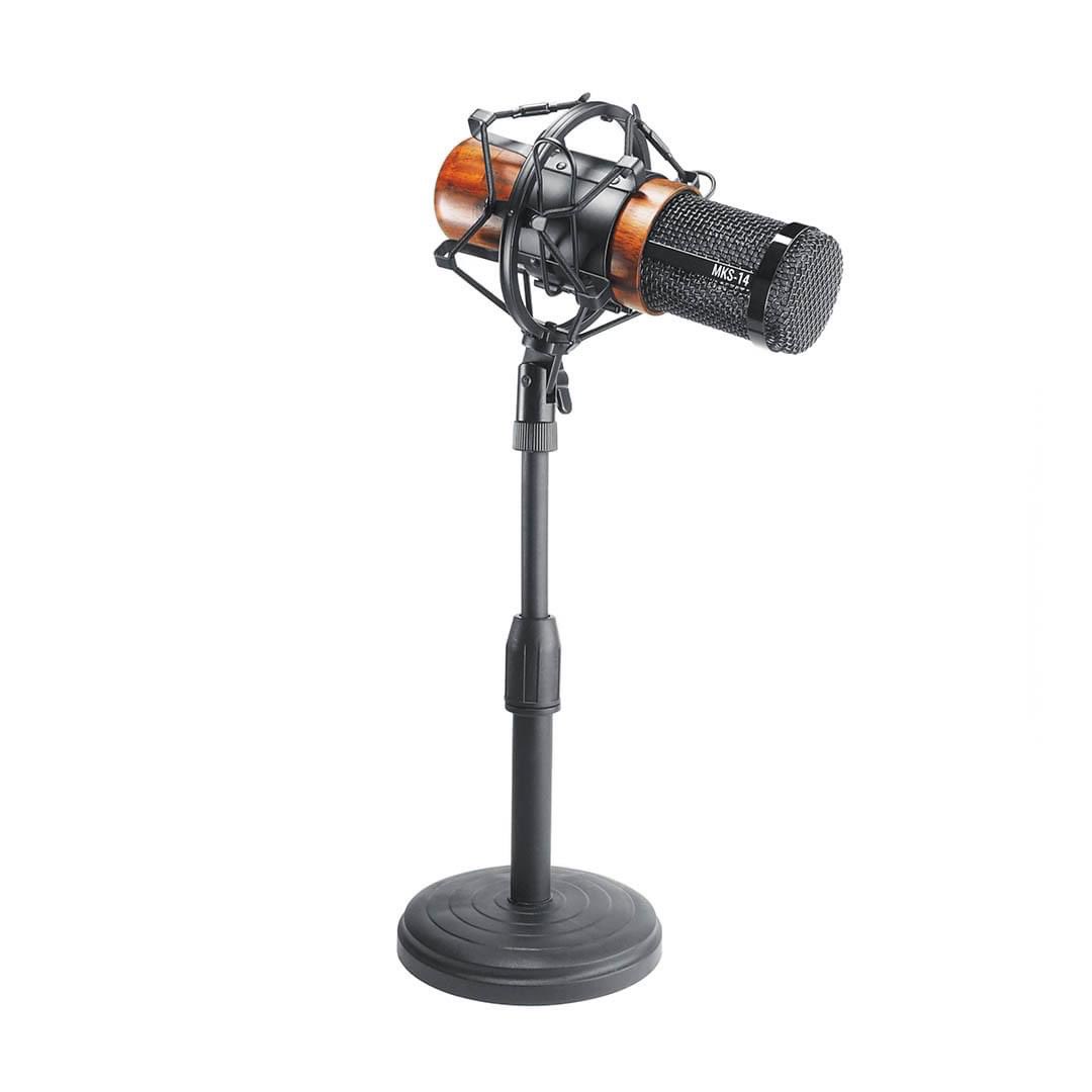 Seruniaudio's tweet photo. Dengan desainnya yang lugas dan mudah digunakan, tidak perlu menebak ke mana harus mengarahkan mikrofon untuk menangkap suara yang sempurna.

#seruniaudio #mks14 #specialedition #podcast #broadcast #condenser #microphone #voiceover #voicetalent #woodworking #rosewood #sonokeling https://t.co/leC8xhHTOw