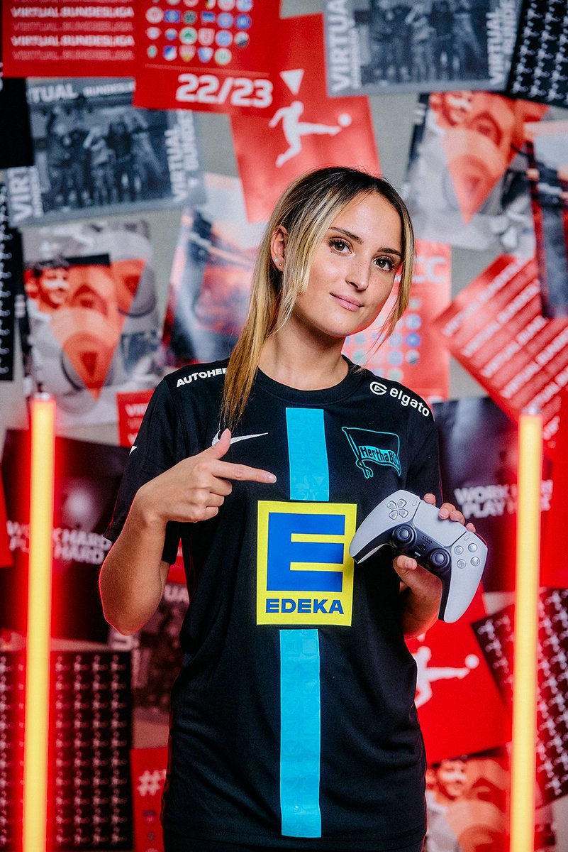 It's time to highlight <a href="/MissPhoeniiix/">Mari 🕊 MissPhoenix</a> (&amp; <a href="/23Biss0/">Tom 'biss0_23' Bismark</a> of <a href="/HerthaBSCeSport/">Hertha BSC eSport</a>) who recently became the first female to get a win in the <a href="/vbl_official/">VBL | WOW VIRTUAL BUNDESLIGA</a>, Beating title favourites <a href="/hansa_efootball/">hansa.efootball</a>! Congratulations! 👏

#InternationalWomensDay