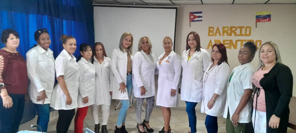 En el estado #Yaracuy las profesionales de la salud cubana presente desde sus trincheras, ejemplares Marianas.

¡Feliz día internacional de la mujer!

#MujeresEnRevolución #CubaPorLaVida  #MejorEsPosible ⚡⚡ 

<a href="/cubacooperaven/">Misión Médica Cubana en Venezuela</a> <a href="/FMC_Cuba/">FMC de Cuba</a>  <a href="/TaniaMCruzHdez/">Dra.Tania Margarita Cruz Hernández</a> ⚡⚡
