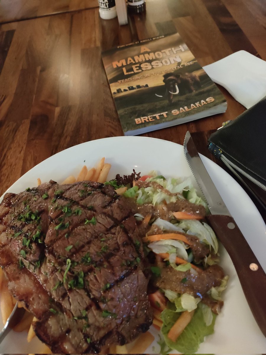 Lv2teachNtravel's tweet image. Eating a mammoth steak with the author of #mammothlearning @MRsalakas. Now I have myself a signed copy! Woop!