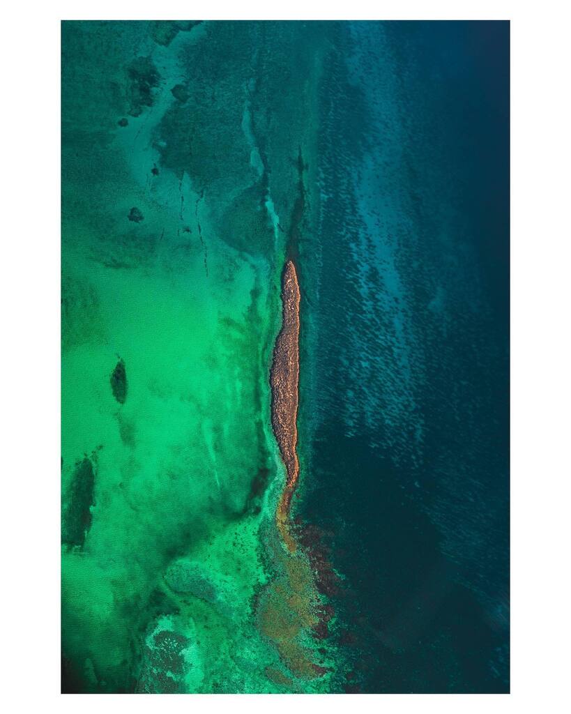 Green island blue 
•
•
•
#island #islandlife #arialphotography #arial #drone #landscape #helicopterphotography #landscapephotography #JustGoShoot #InstaGood #InstaPhoto #PicOfTheDay #Photogram #Capture #PhotographyDaily #PhotographyIsLife #iPhoneogra… instagr.am/p/CphtJZMuYF8/