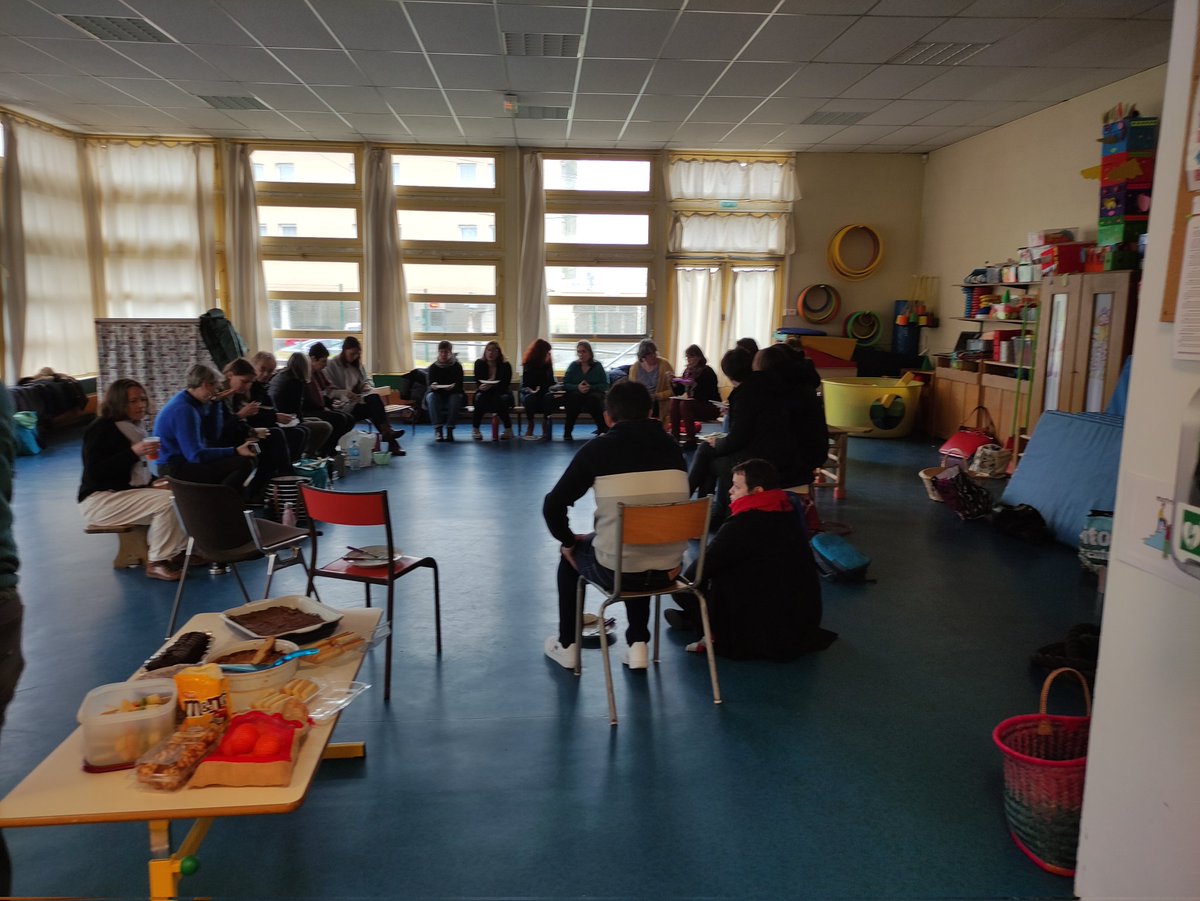 ageem_18's tweet photo. Prenons des forces avant la pratique de l'après-midi... https://t.co/yu3c8WEujB