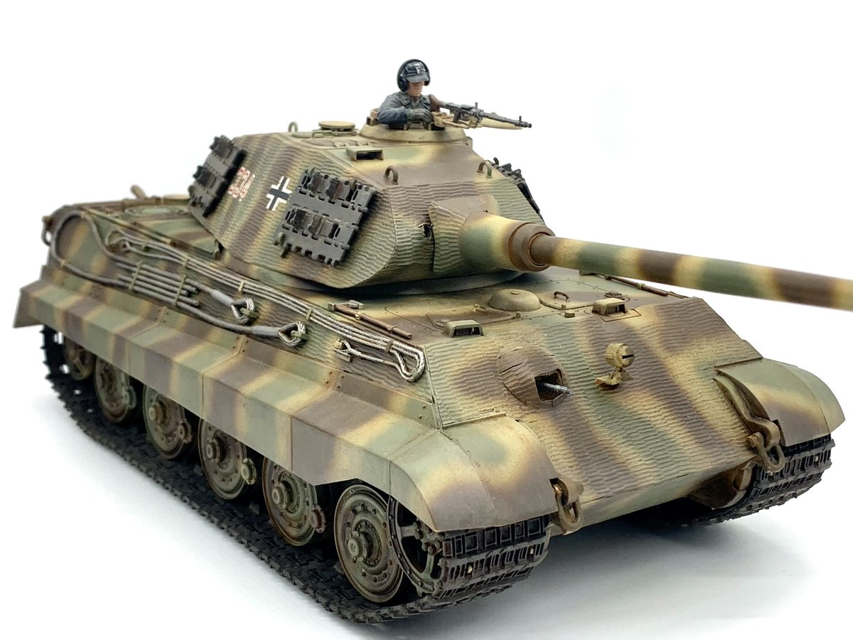 mewmew1001mew's tweet photo. タミヤ 1/35 キングタイガー ポルシェ砲塔 完成しました😀😀
タミヤアクリルで塗装して、タミヤのスミ入れ塗料とクレオスのウェザリングカラーで汚しました
#tamiya #creos #vallejo #kingtiger #porsche #porscheturret #135thscale #tigerii #tank https://t.co/A3Wv6awQGE