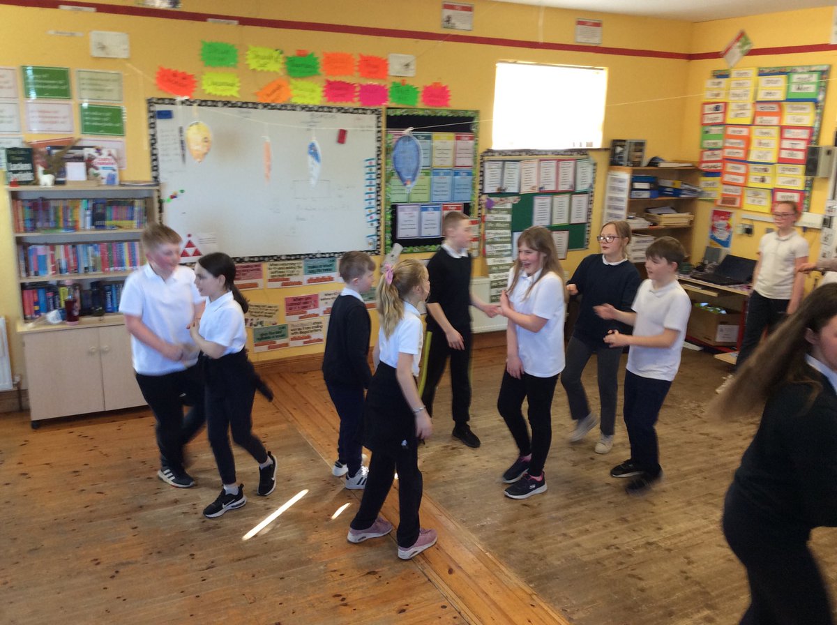 lacken_ns's tweet photo. ⁦@SnaGaeilge⁩ ⁦@ActiveFlag⁩ 
Bhaineamar trial as Ballaí Luimnigh! Rinceoirí den scotch. GRMA a phríomhoide. 💃 https://t.co/bAaKwjo2lI