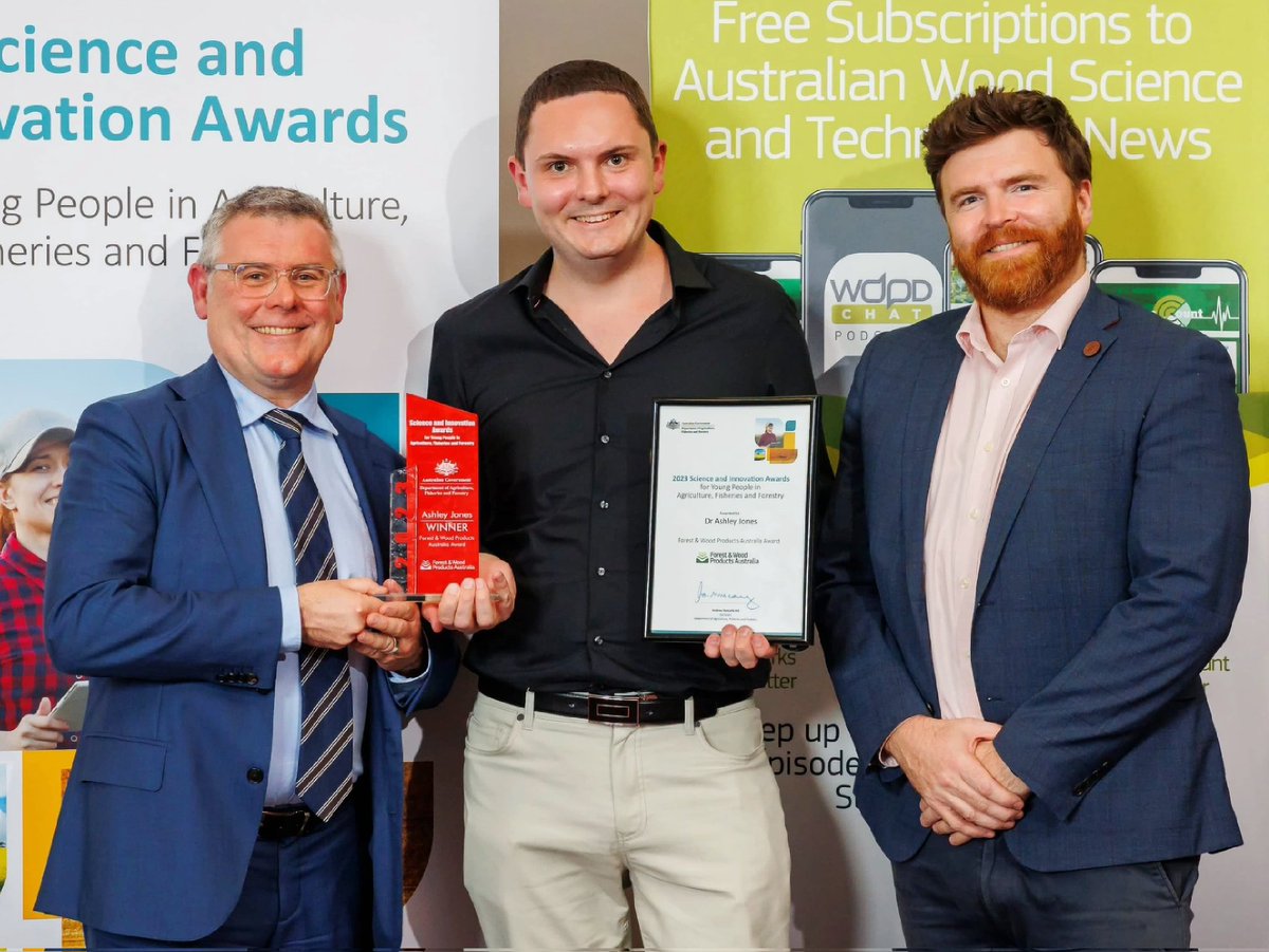dnawhisperer's tweet photo. Honoured to receive a Science and Innovation Award from the Minister for Agriculture, Fisheries and Forestry @MurrayWatt and Forest &amp; Wood Products Australia Kevin Peachey. Exciting research, support and connections in Australian agriculture at #ABARESOutlook with @DAFFgov https://t.co/spuFXRR1Fr