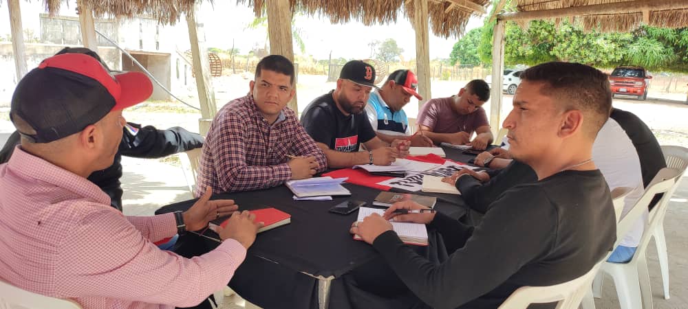 A fin de ajustar detalles para el encuentro de formación del #Eje1 (Apure,Guárico y Amazonas) del <a href="/BloqLlanero_MRT/">BloqueLlaneroAmazonico_MRT</a>, en  <a href="/Mrt_Fco_Miranda/">X Oficial MRT. CALABOZO</a> se desarrolló reunión junto al resp. de este eje <a href="/Aletupamaro/">Alejandro Silva Gámez</a> y estructura regional de <a href="/Guaricomrt2/">X Oficial TUPAMARO GUÁRICO</a>.
Avanzamos a nuevos niveles de Organización