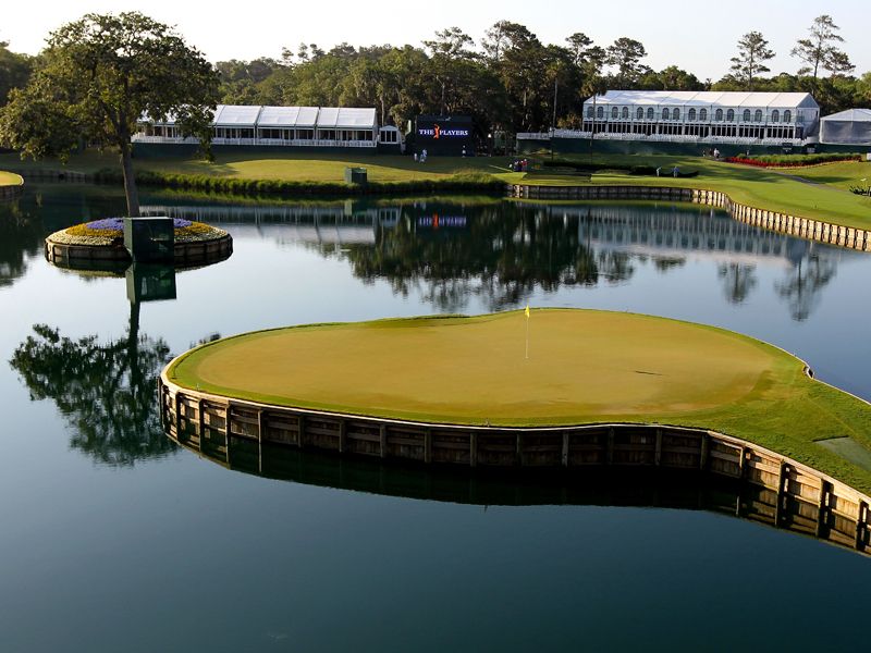 SnaintonGolf's tweet photo. Sawgrass 17th Hole ⛳ 137 yards to the flag - island green 🏝 What club are you hitting and will it stay dry? 😬 https://t.co/SNTHSkGhLa