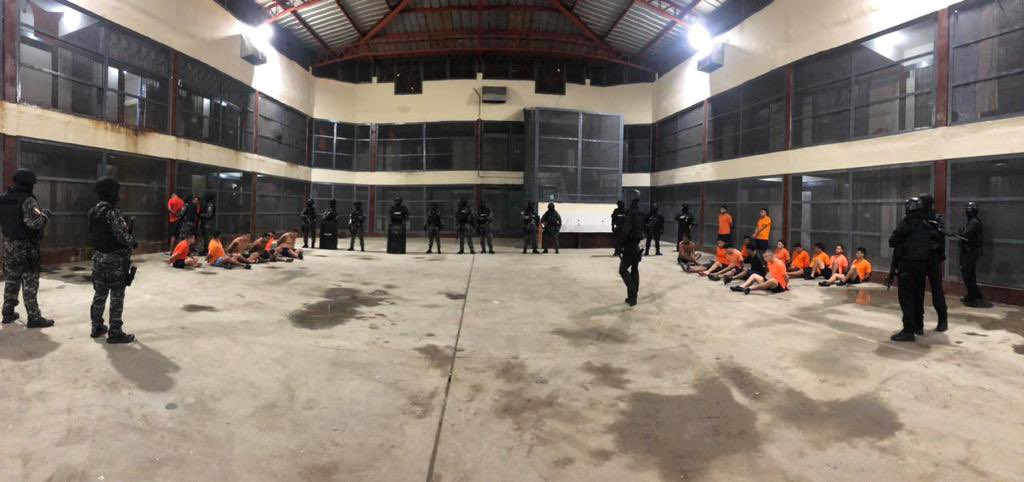 LassoGuillermo's tweet photo. Esta madrugada se realizó un operativo sorpresa en La Roca. Los reos se mantienen sometidos e incomunicados. 

Para aumentar el control se instalará “bodyscan” de rayos x en el filtro de acceso. 

En la #CruzadaPorLaSeguridad las cárceles responden al Estado y no a las mafias. https://t.co/xVFUyIZQOX