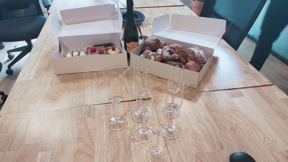 MMoutzouri's tweet photo. Let's call this a cheat day 😆 #InternationalWomensDay #shutterstock https://t.co/reQ5nAklOc